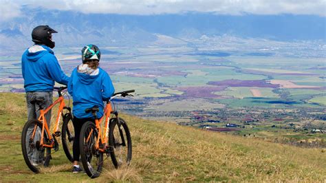 Honeymoon Activity Ideas: Haleakala Sunrise and Bike Tour | Traveler's Joy