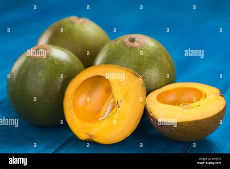 Peruvian fruit called Lucuma (lat. Pouteria lucuma Stock Photo - Alamy