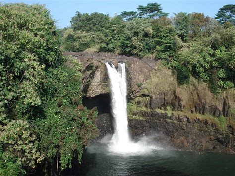 Rainbow Falls - Popular and Easy-to-Visit Waterfall in Hilo