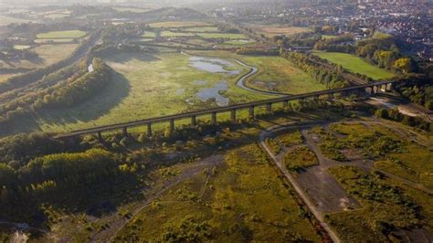 Bennerley Viaduct: Visitor hopes for newly opened attraction - BBC News