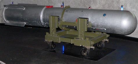 File:Mk 28 F1 Thermonuclear Bomb.jpg - Wikipedia, the free encyclopedia