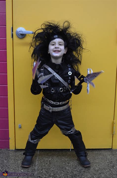 Fun Edward Scissorhands Costume | No-Sew DIY Costumes