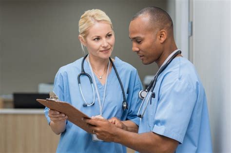 What is the Difference Between Hospital Nursing vs Clinic Nursing?