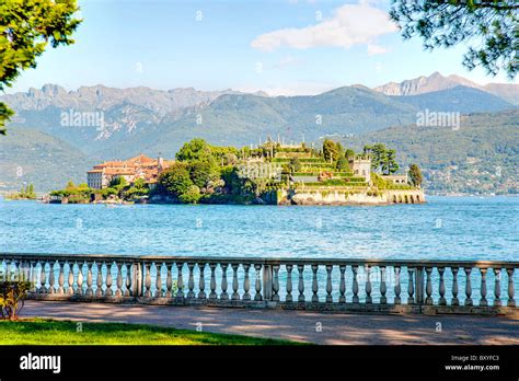 Isola bella lago maggiore hi-res stock photography and images - Alamy