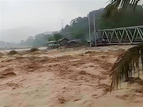 Banjir Bandang Terjang Lahat, Rumah Warga Terendam Air Setinggi 4 Meter ...