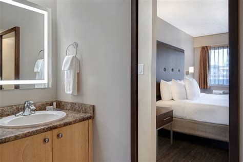 Days Inn by Wyndham Victoria Uptown | Victoria, BC Hotels