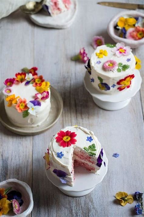 These Edible Flower Wedding Cakes Are Next-Level Gorgeous | Tiny cakes, Mini cakes, Mini wedding ...