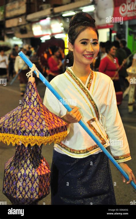 An elaborate Loy Krathong parade through the streets of Chiang Mai in Northern Thailand Stock ...