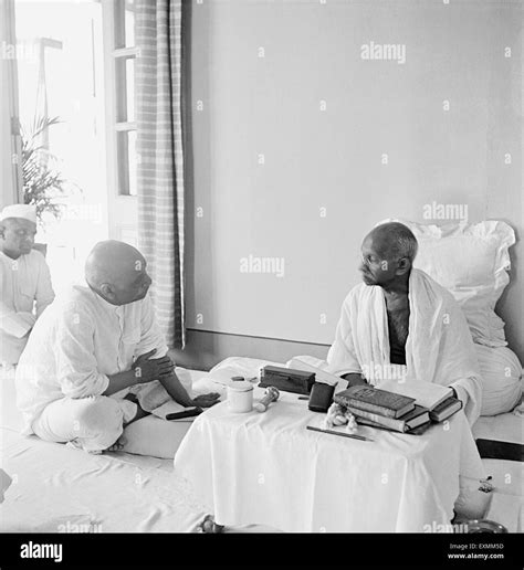 Sardar patel with gandhi Black and White Stock Photos & Images - Alamy