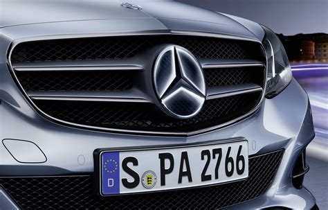 Mercedes Launches Its Own LED Emblem Projectors So You Won’t Get ...