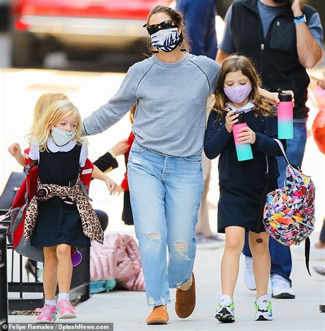 Drew Barrymore takes daughters Olive and Frankie out in New York | Daily Mail Online