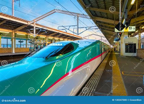 The Hayabusa is a High-speed Shinkansen Train Editorial Image - Image of track, travel: 130347000