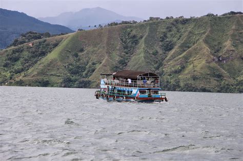 Meciko66: BATU GANTUNG “LEGENDA KOTA PARAPAT ” DI TEPIAN DANAU TOBA ...