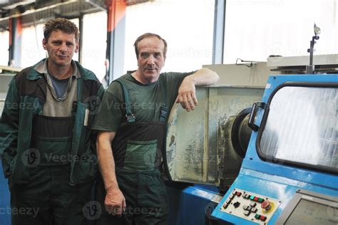 industry workers people in factory 11282176 Stock Photo at Vecteezy