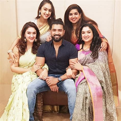 Sridevi Vijayakumar's adorable family photos go viral - Tamil News - IndiaGlitz.com