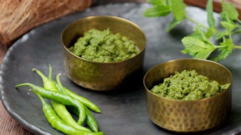 Fresh Coriander Chutney - Dhaniya Chutney Recipe with Coconut - Yummefy Recipes