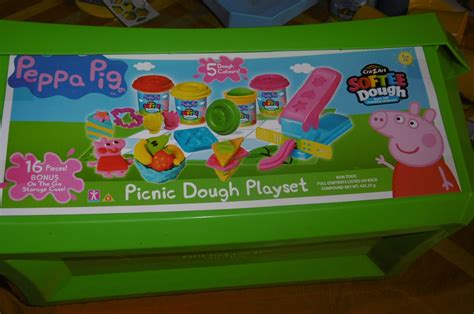 Madhouse Family Reviews: Peppa Pig Picnic Dough Playset review