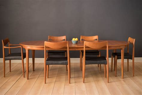 Vintage Round Danish Expandable Teak Dining Table by Johannes Andersen ...