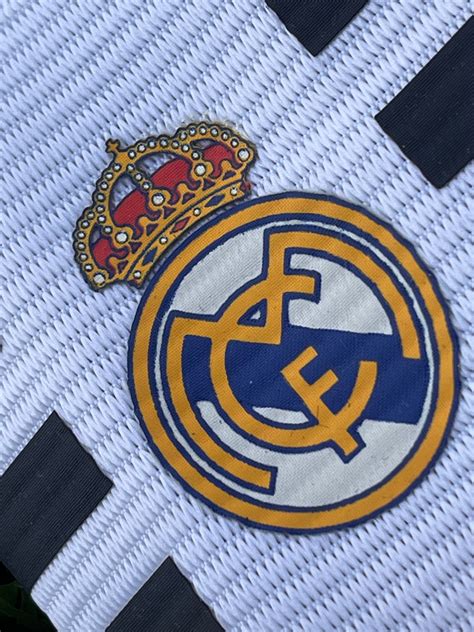 Real Madrid Captain Armband Kitroom Player Issue Adult Size – maskjerseys