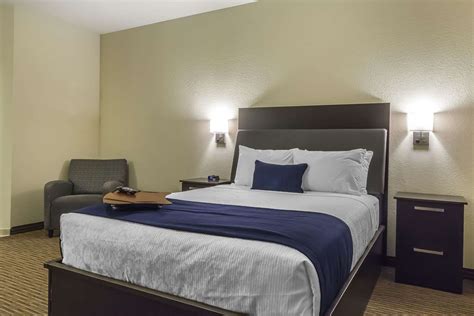 Quality Inn & Suites Moose Jaw, SK - See Discounts