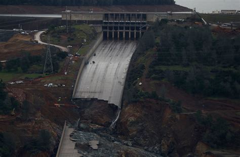 What a new report found about the Oroville Dam crisis | 89.3 KPCC