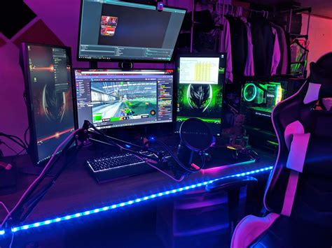 4 monitor streaming paradise with Uplift Desk | Uplift desk, Video game ...