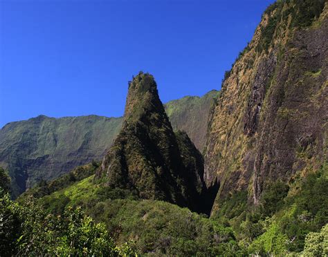 Iao Needle on Maui Photograph by Daniel Baralt