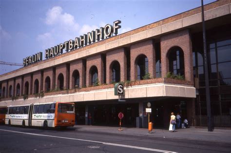 File:Berlin Hauptbahnhof DDR Aug 1990.jpg - Wikimedia Commons