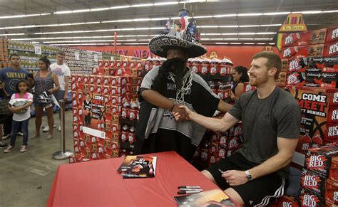 San Antonio Spurs forward Matt Bonner promotes Big Red at La Fiesta ...