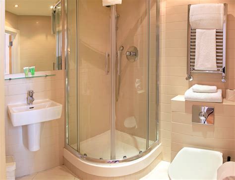 Shower and Tub Enclosures for Small Spaces