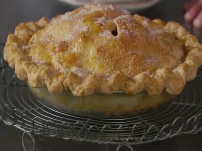 Video: How to Bake Apple Pie | Martha Stewart