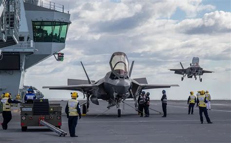 UK’s F-35Bs Land On HMS Queen Elizabeth Aircraft Carrier For The First ...