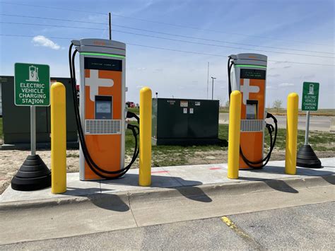 The World’s Largest Truckstop Installs EV Charging Stations to Meet Growing Demand | Iowa 80 ...