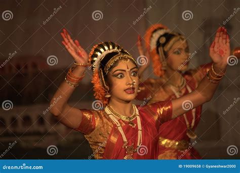 Kuchipudi - the Classical Indian Dance Editorial Stock Photo - Image of couple, elegance: 19009658