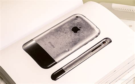 Tidbits on discontinued book 'Designed by Apple in California'