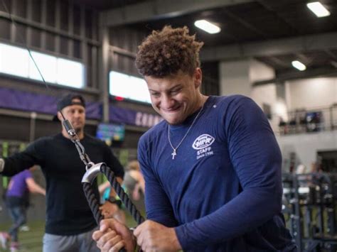 Patrick Mahomes' trainer adamant on changing 'dad bod' narrative this offseason