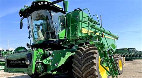 The John Deere X9 combine: a look at the tech, power, and price - Ritchie Hub