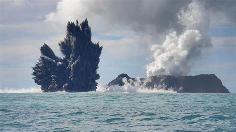 The detectives hunting for underwater volcanoes - BBC Future