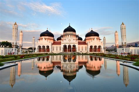 Uniknya Arsitektur Masjid Raya Baiturrahman, Landmark Kebanggaan Banda Aceh - Where Your Journey ...