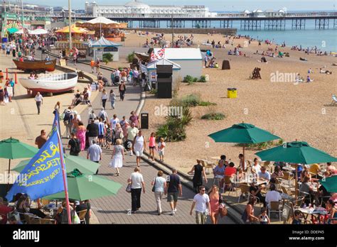 Brighton seafront promenade hi-res stock photography and images - Alamy