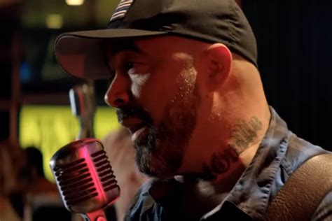 21 Best Aaron Lewis Songs - Music Industry How To