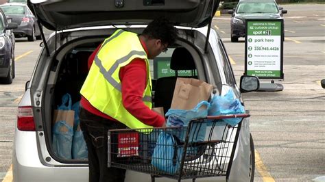 Garfield Heights Giant Eagle to reopen after being used for curbside pickup