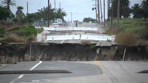 Road falls off a cliff In Palos Verdes, CA landslide - YouTube