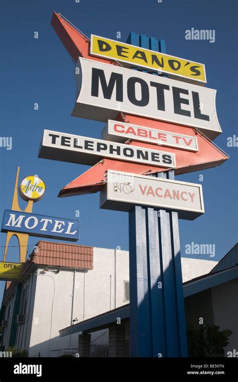 Motel signs hi-res stock photography and images - Alamy