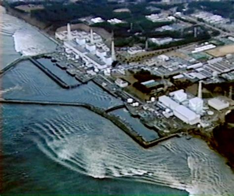 031111b: backrush of tsunami hitting Fukushima Dai-ichi NPP