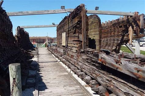 Under the Waves: Discover Lake Michigan Shipwrecks! | Go Valley Kids