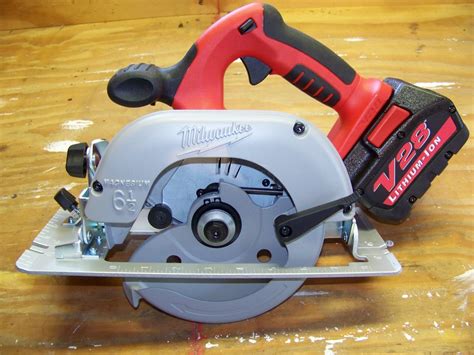 Milwaukee V28 Circular Saw Review - Tools In Action - Power Tool Reviews