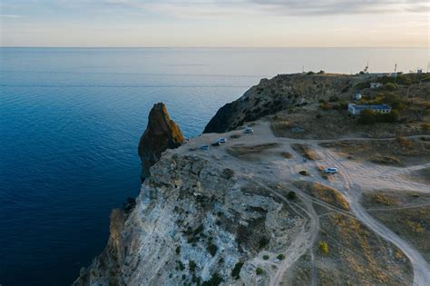 Gray Rock Formation Near Body of Water · Free Stock Photo