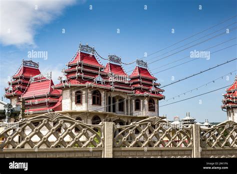 Gypsy Architecture. Houses of the Roma in Eastern Europe - Romania ...