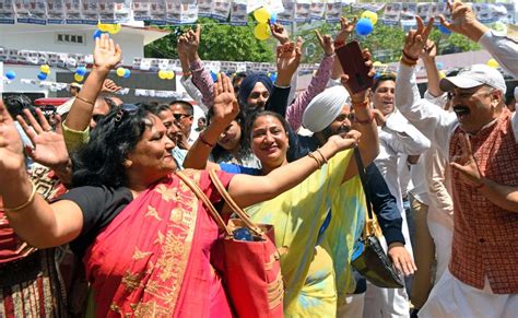 Pics: AAP Celebrates National Party Tag By Dancing, Distributing Sweets